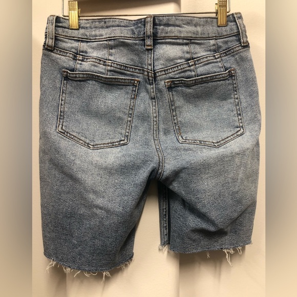 Free people button fly Bermuda boho distressed denim shorts size 26 - Picture 2 of 13